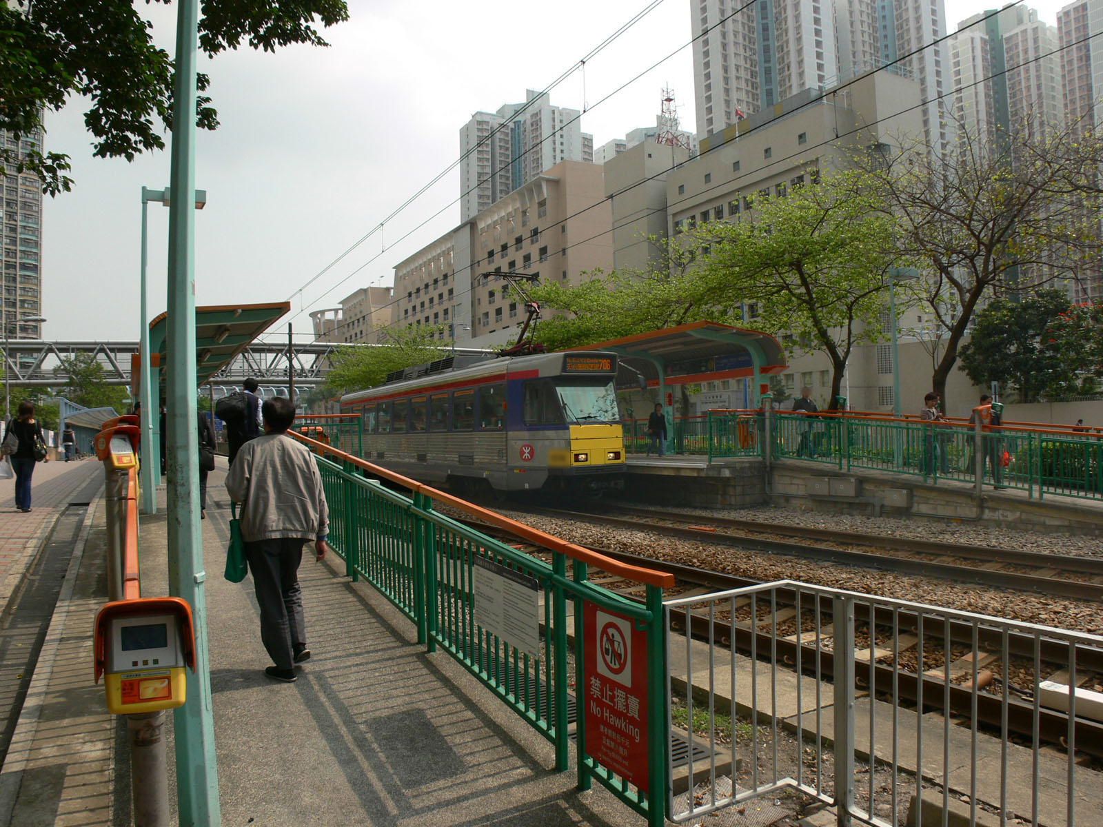 相片 3: 港鐵輕鐵天耀站