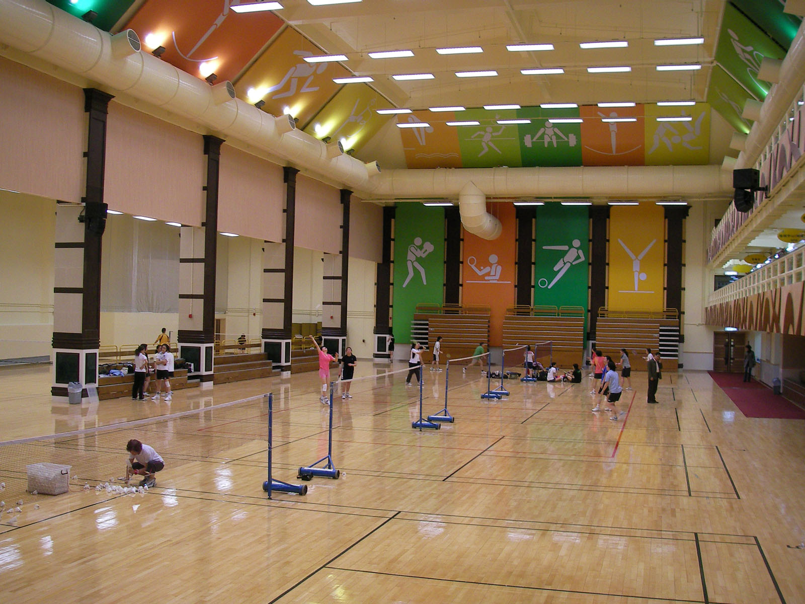相片 3: 仁愛堂賽馬會社區及體育中心