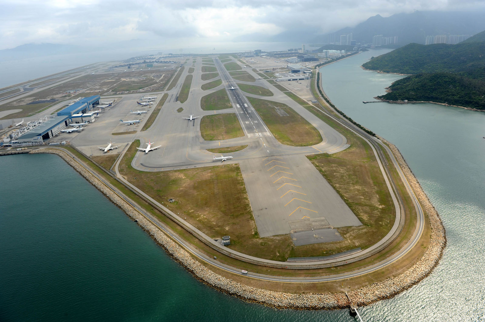 相片 1: 香港國際機場