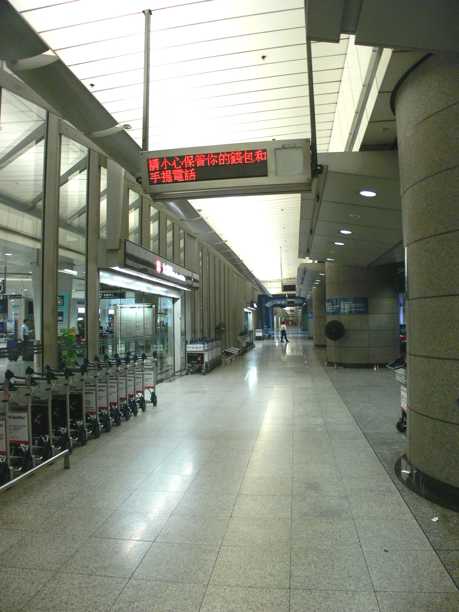 相片 2: 港鐵機場快綫九龍站