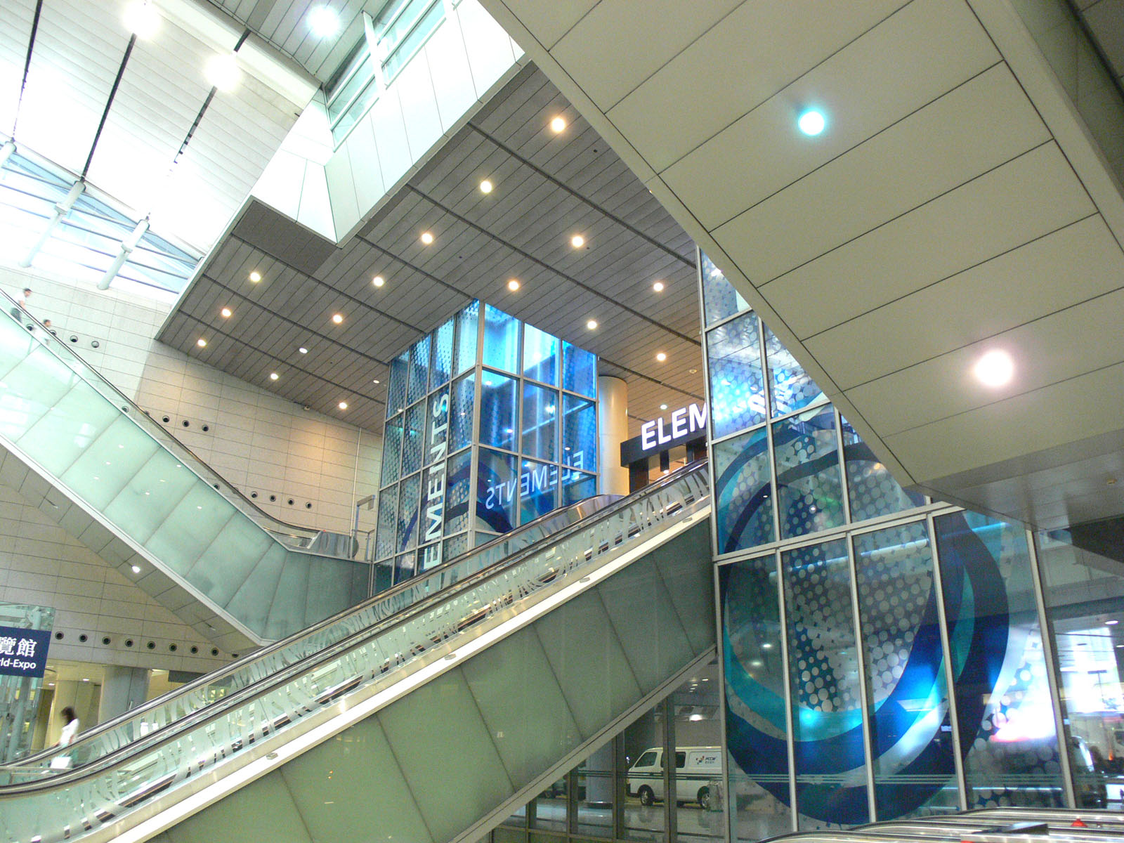 相片 6: 港鐵機場快綫九龍站
