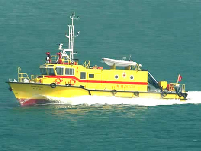 相片 1: 消防處潛水支援船及救援快艇