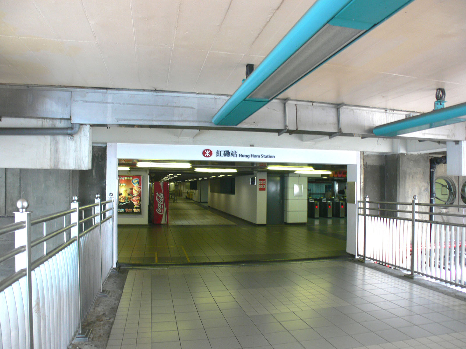 相片 1: 港鐵紅磡站
