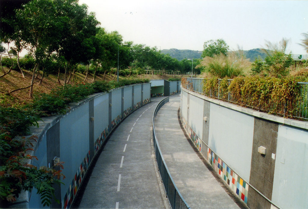 順東路行人隧道