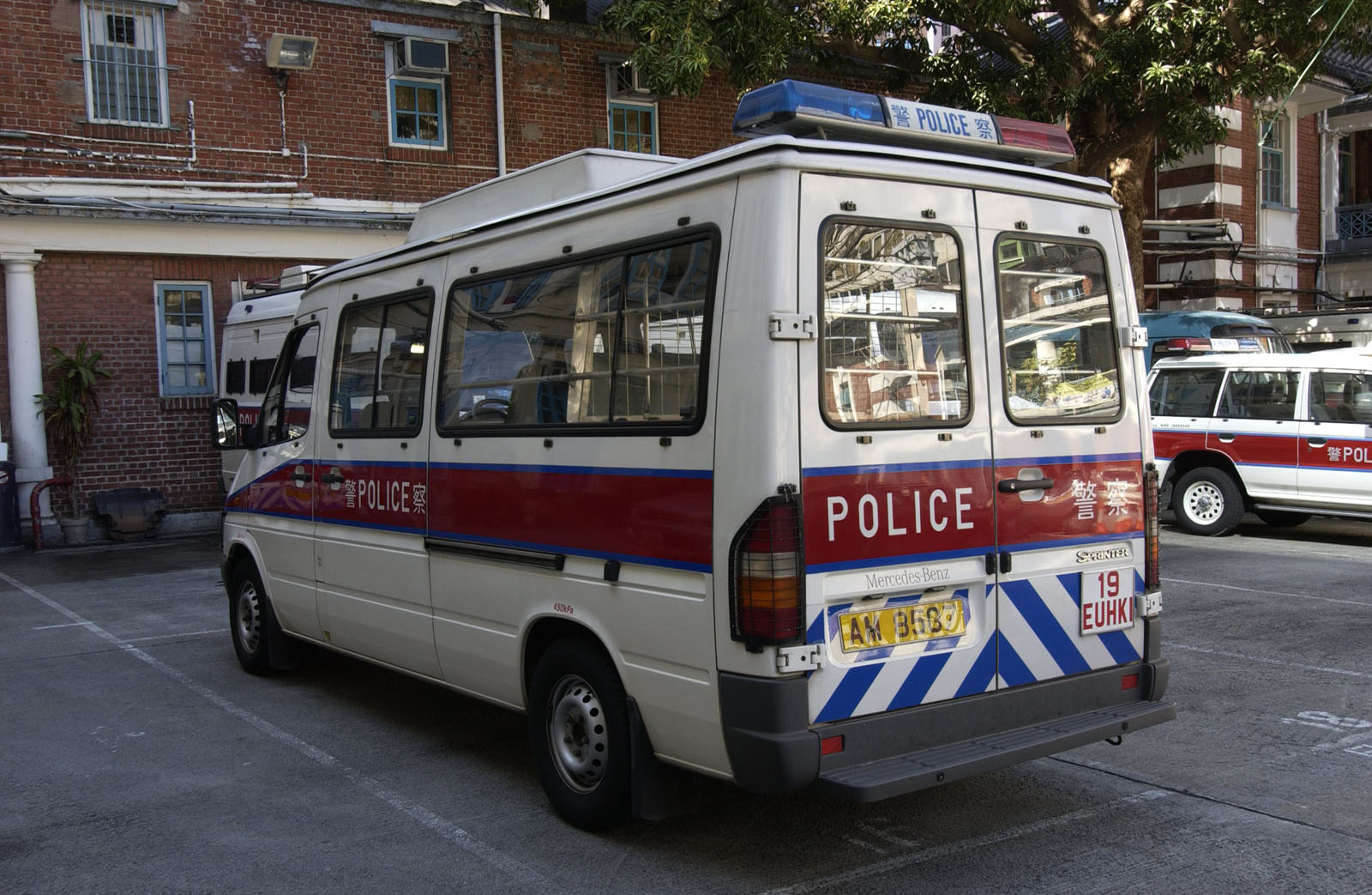 相片 2: 香港警務處流動巡邏車