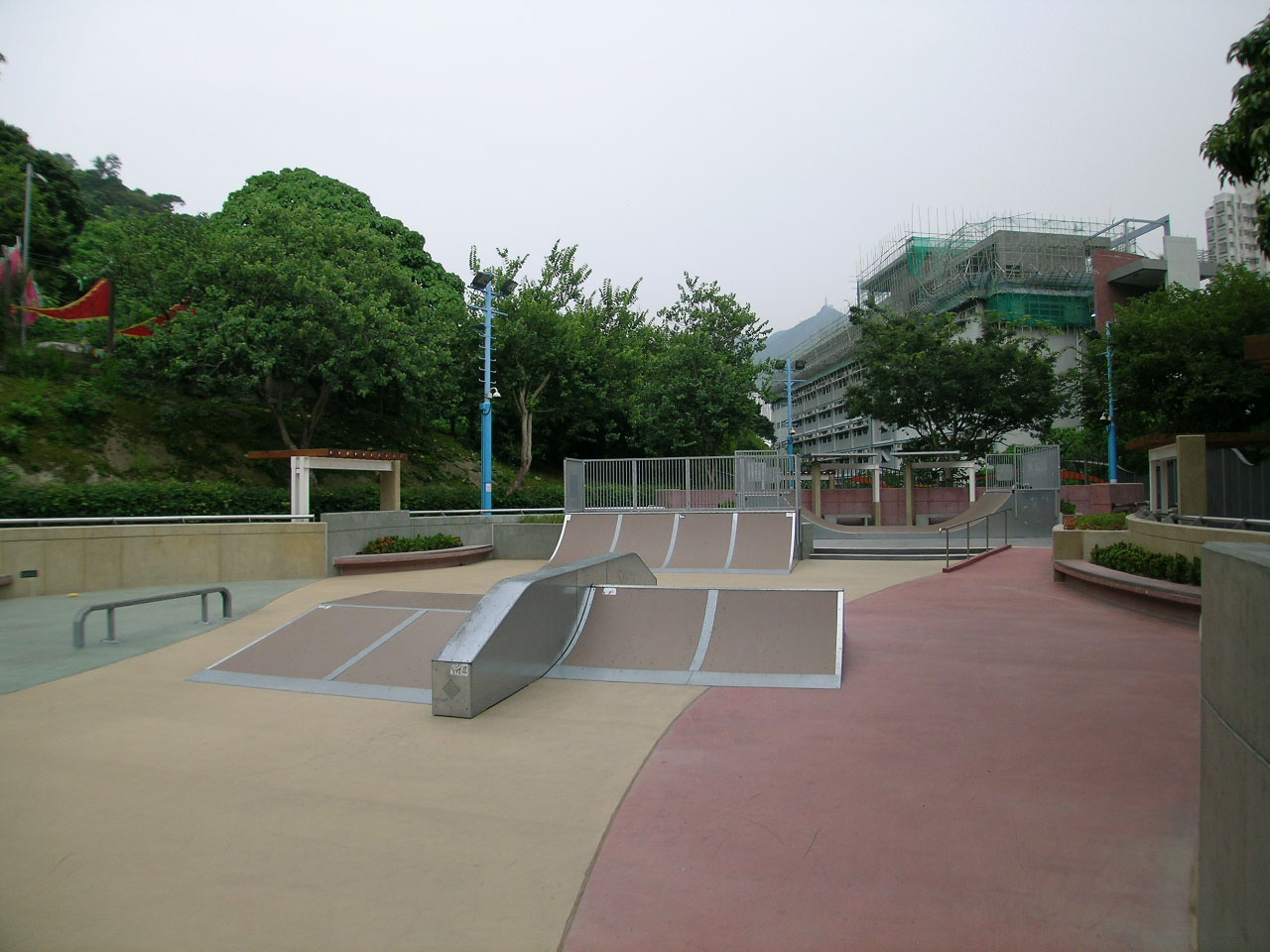 柴灣池畔花園滑板場