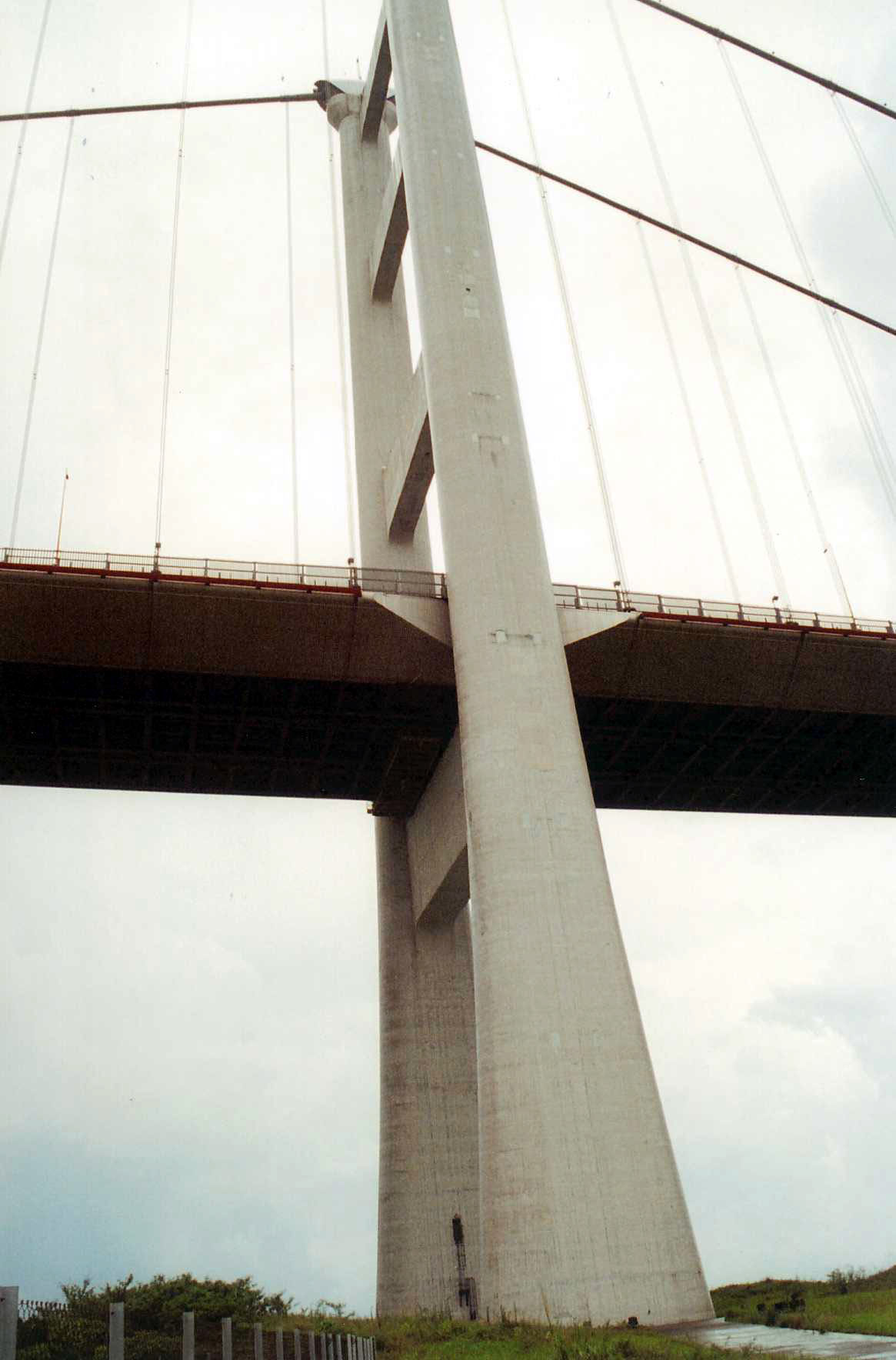 相片 2: 青馬大橋橋塔