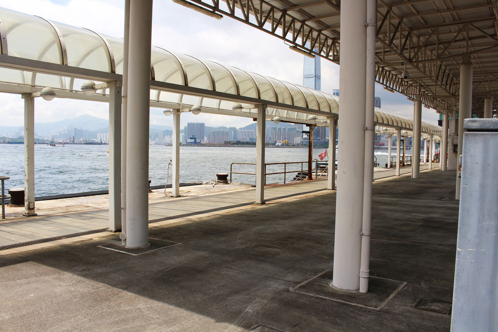 相片 3: 中區政府碼頭 – 香港海關泊位岸邊空地