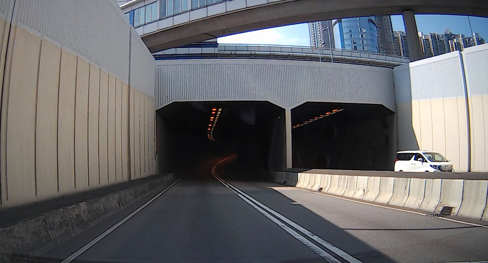 相片 3: 櫻桃街行車隧道