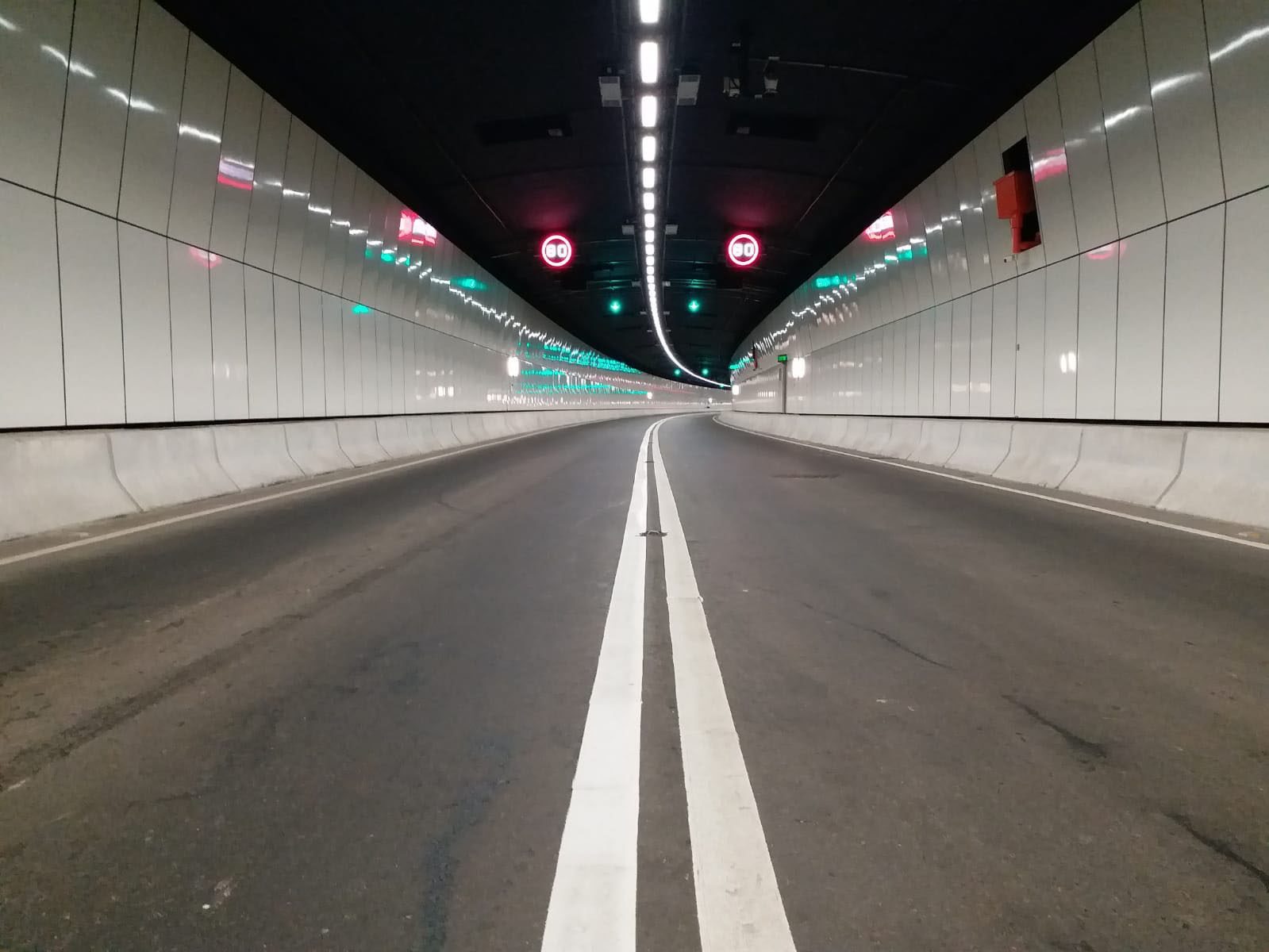 相片 2: 龍山隧道